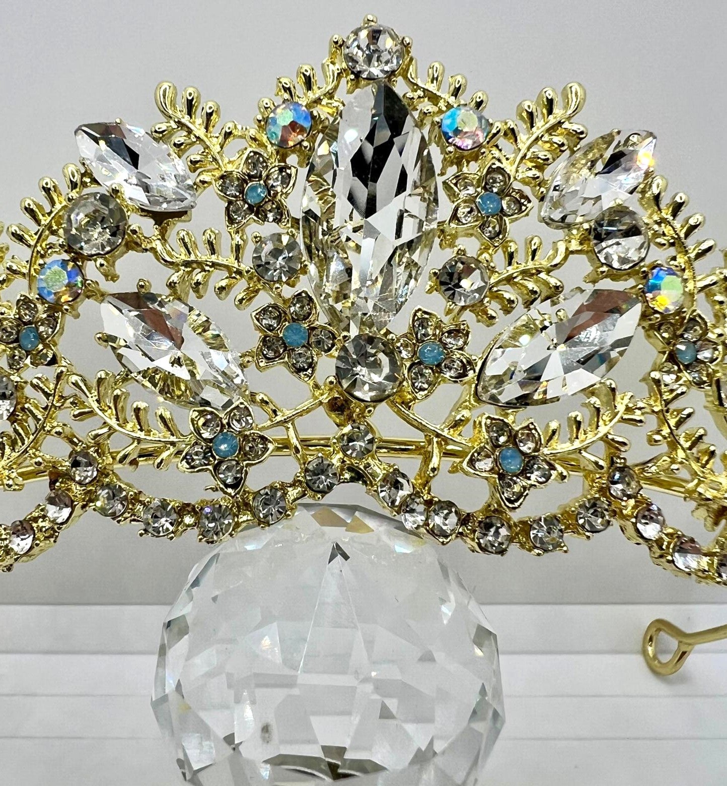 Tiara in Gold