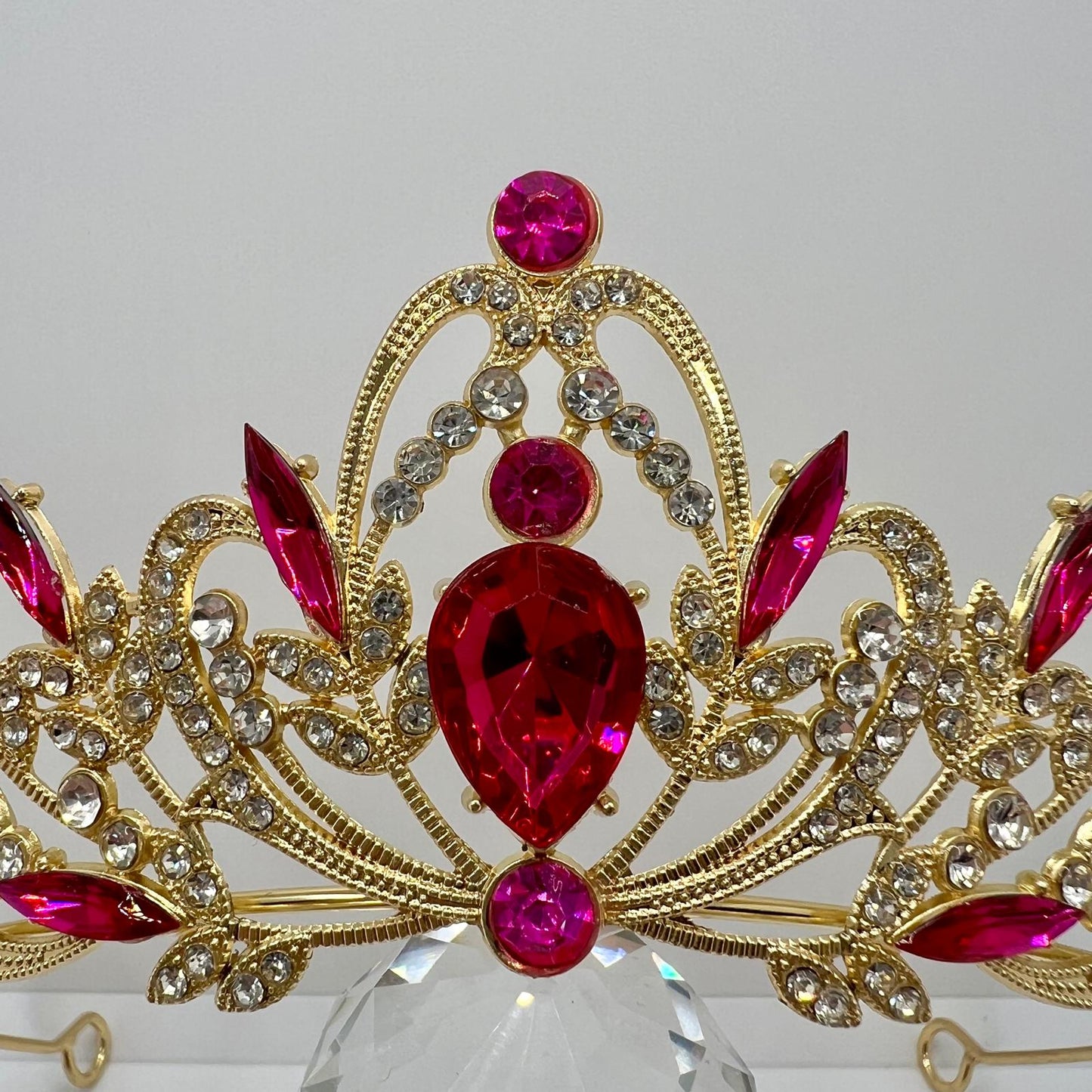 goldene Tiara mit rosa Strasssteinen 