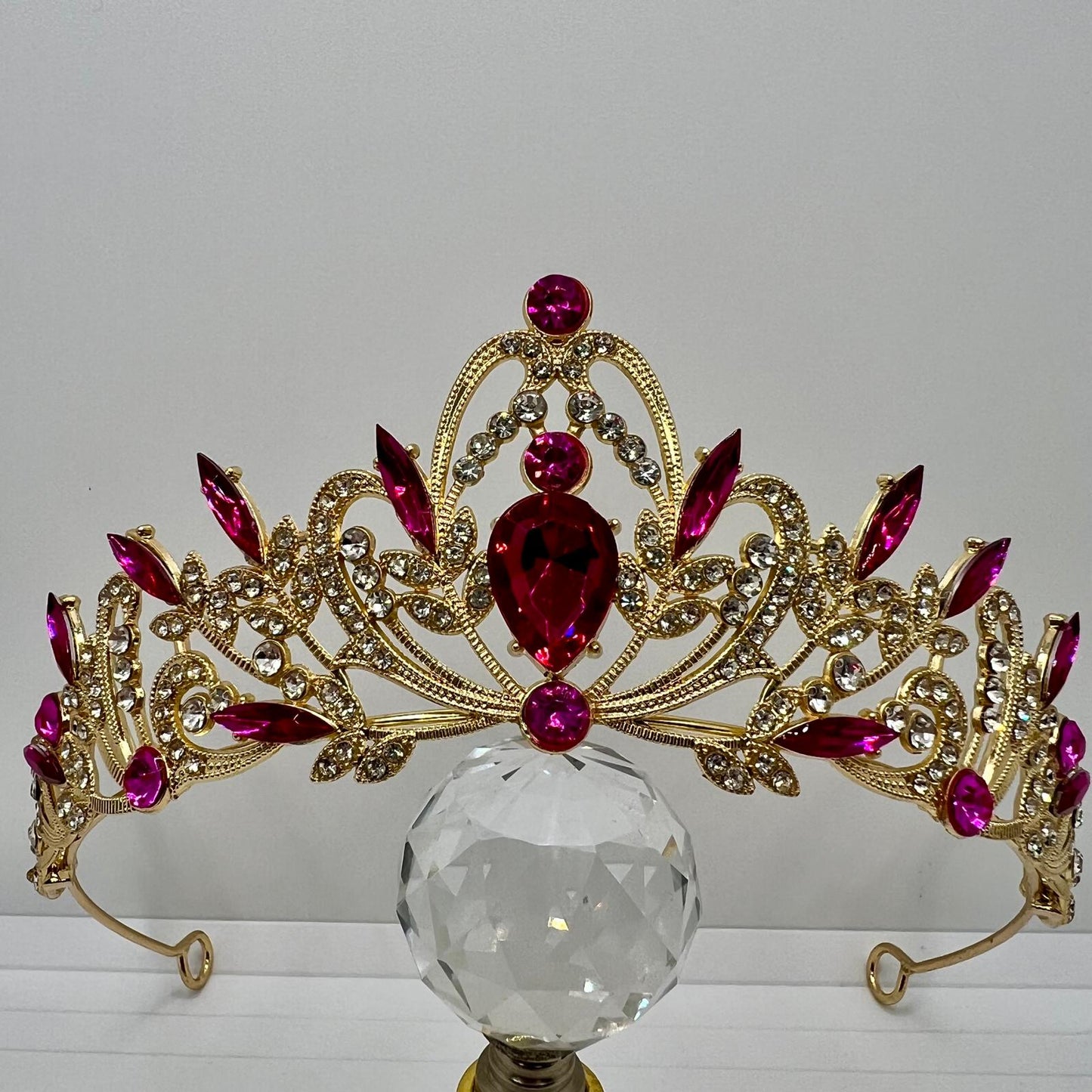 goldene Tiara mit rosa Strasssteinen 