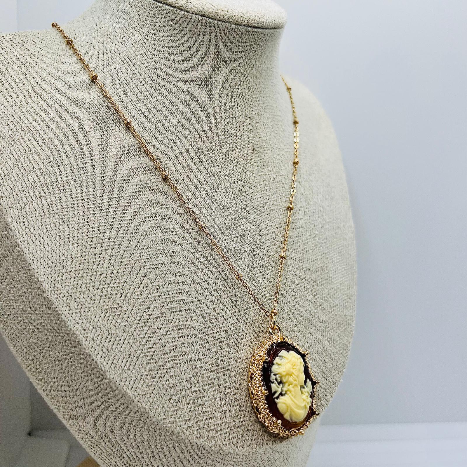 Vintage Style Gemme Frau Anhänger Kette
