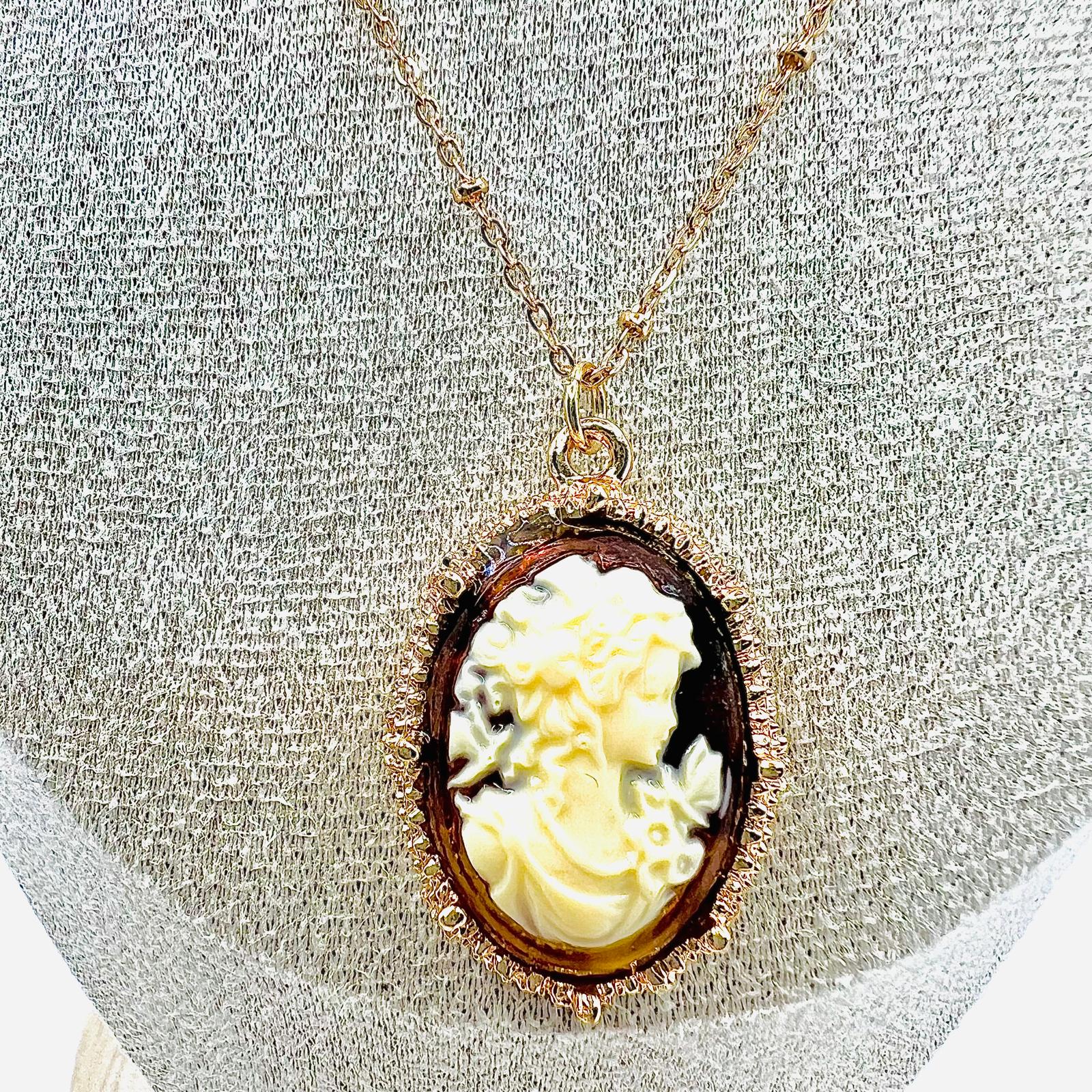 Vintage Style Gemme Frau Anhänger Kette