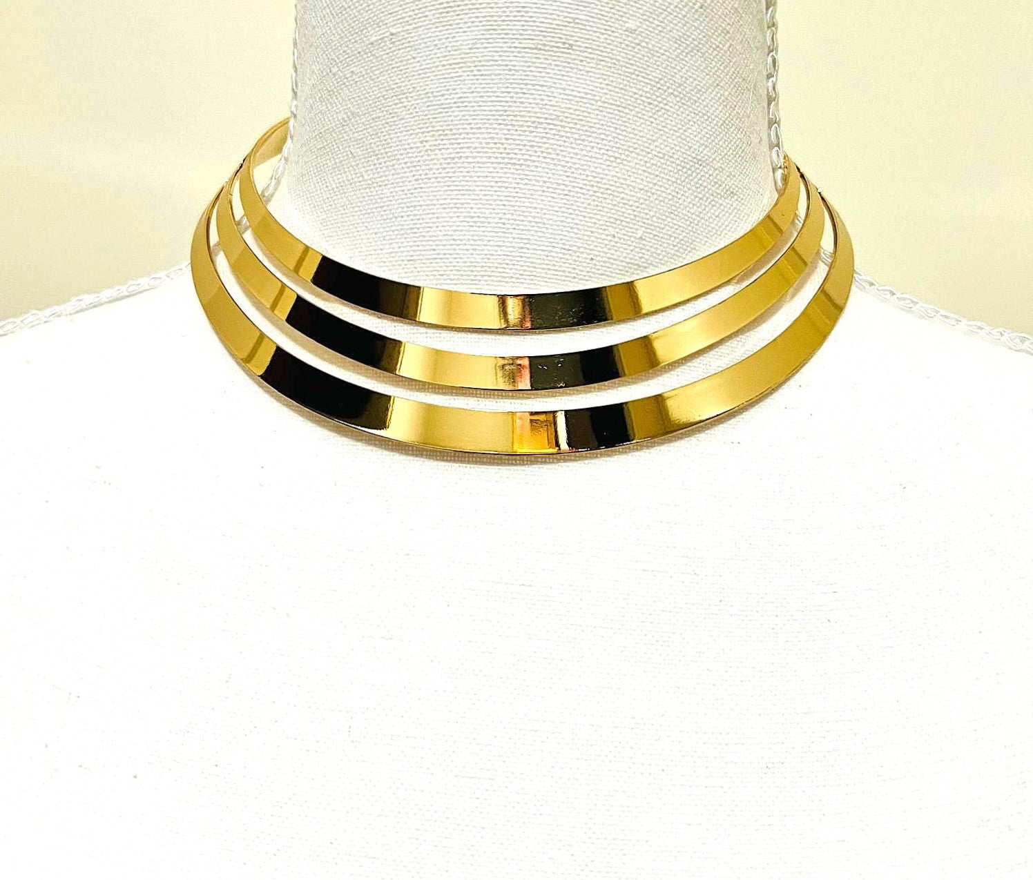 Goldfarbener Statement Halsreif