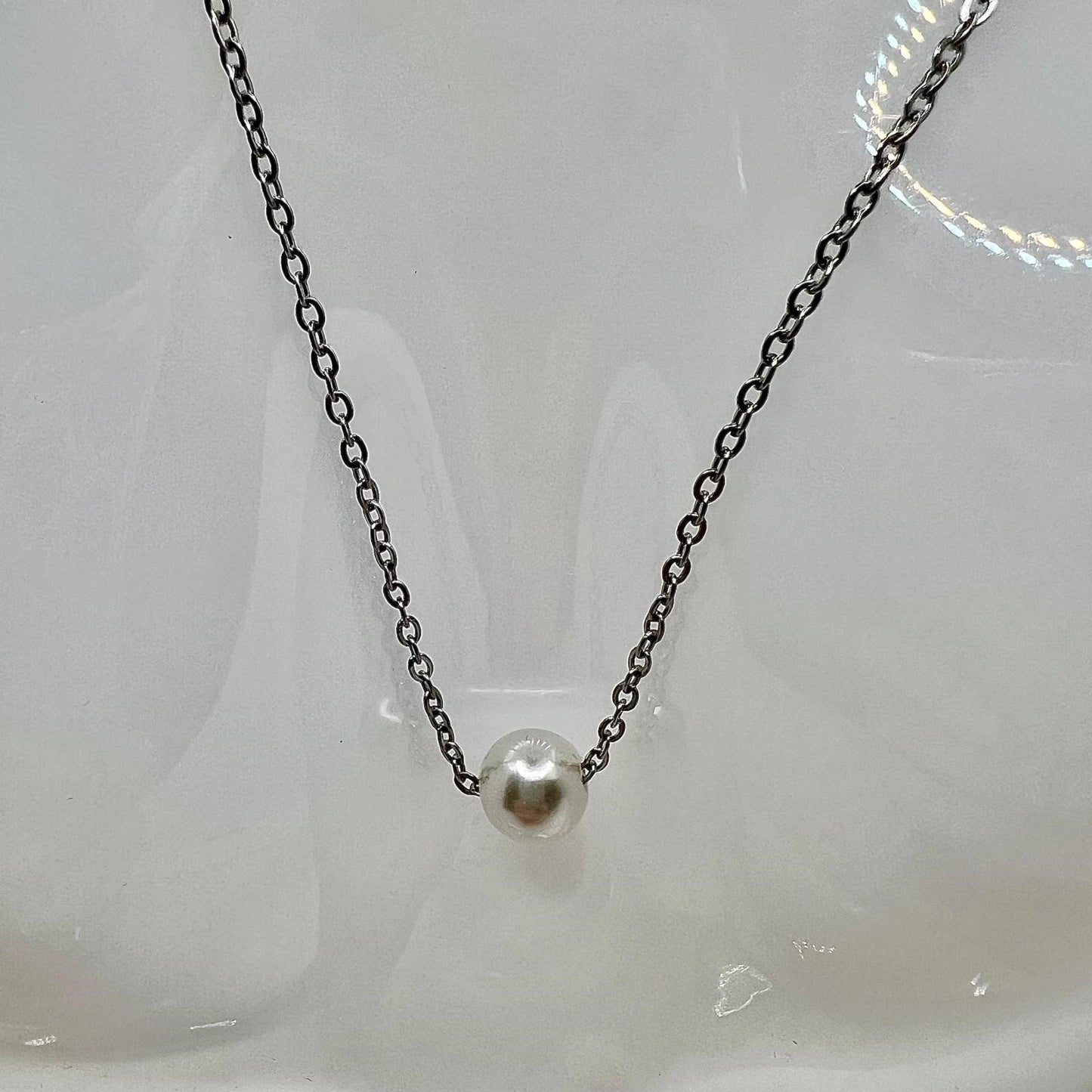 Zarte Feminine Edelstahl Silberkette mit Perlenanhänger