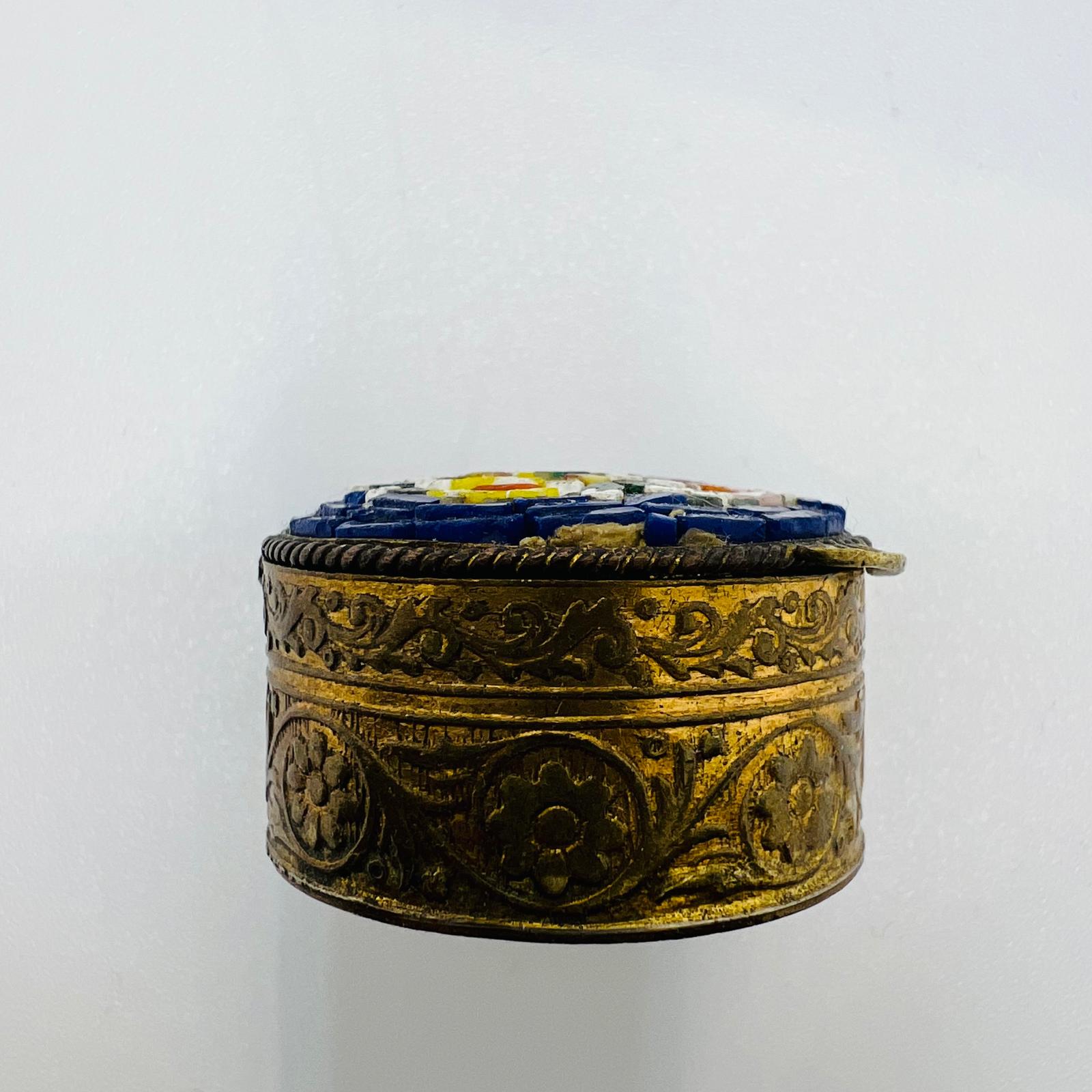 Pillendose mit Mikromosaik