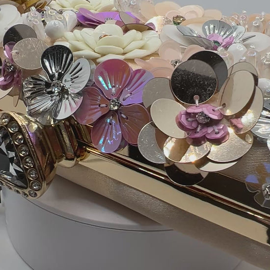 Luxuriöse Clutch mit 3D-Blumenstickerei 