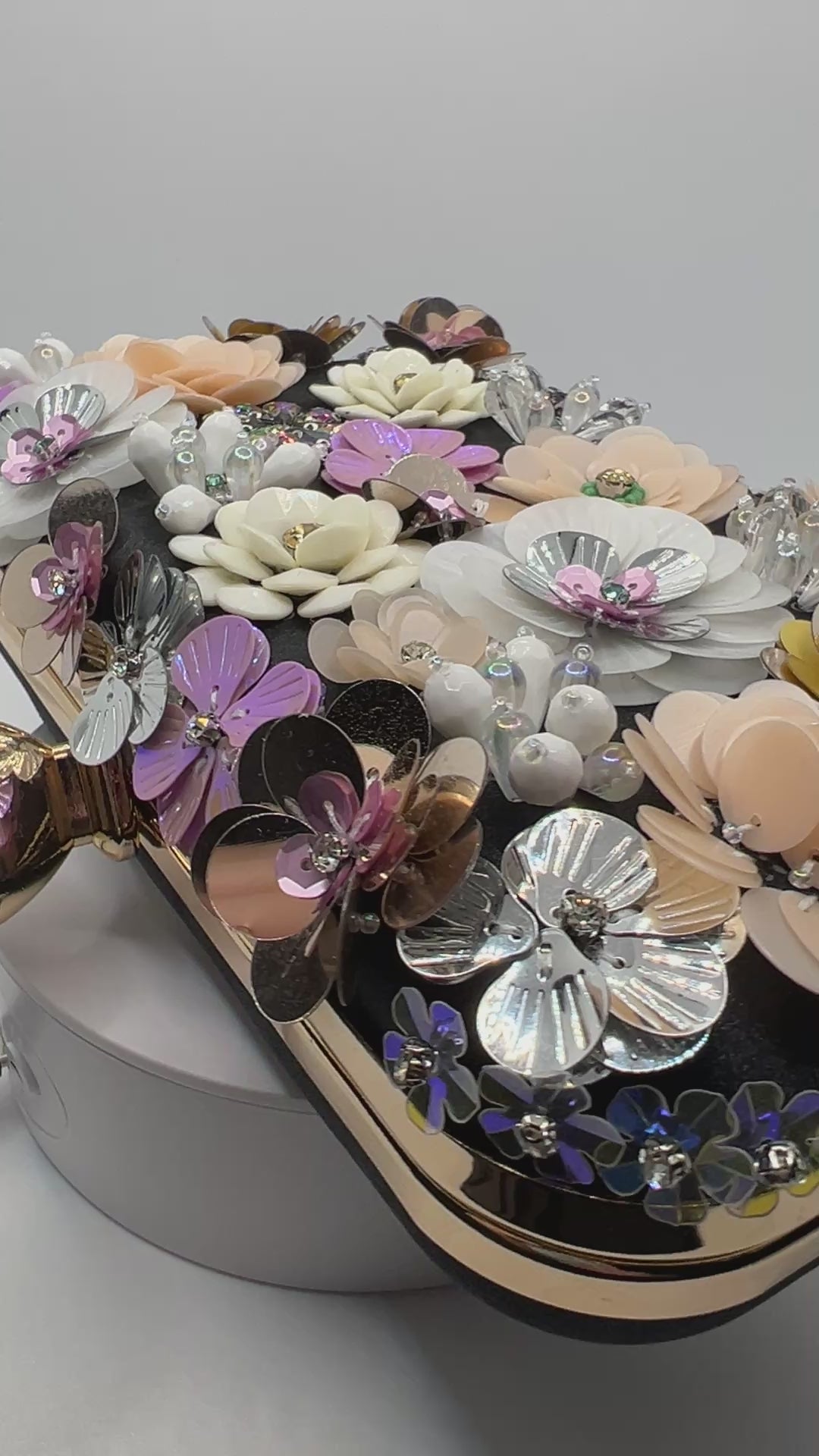  Clutch-mit-3D-Blumenstickerei-